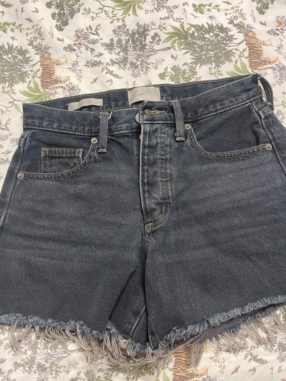 Universal Thread Dark Wash Denim Jean Shorts with Frayed Hem